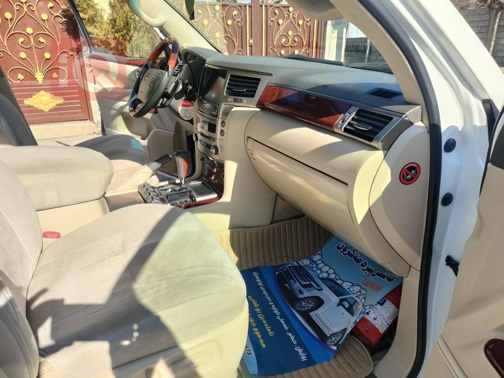 Lexus LX